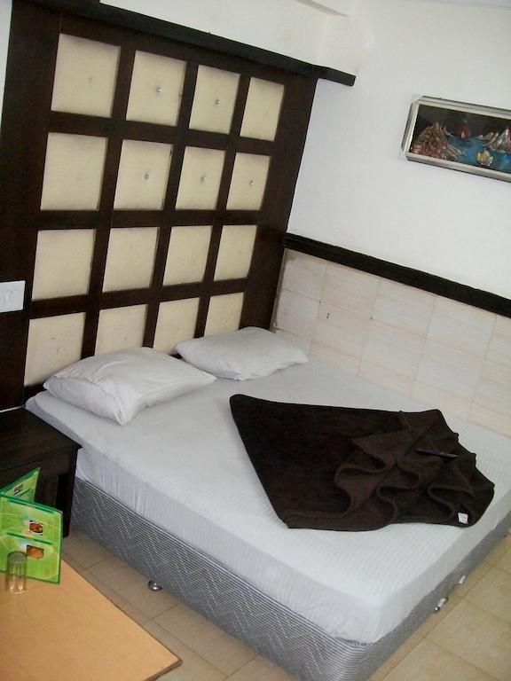 Hotel Milan Continental 德里 客房 照片